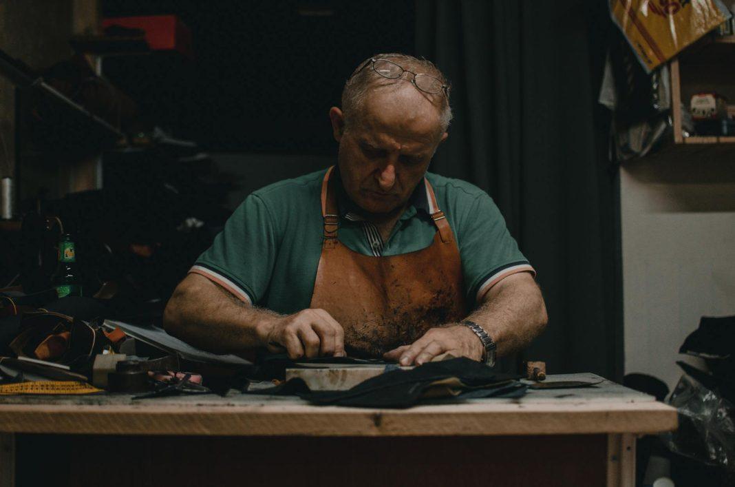 25 Fast Side Hustle Ideas for Extra Income in 2026