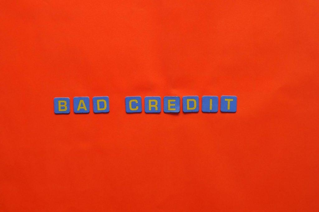Infographic showing steps to fix bad credit quickly.