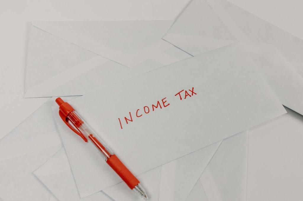 Guide to freelance income tax: essential tips for self-employed workers.